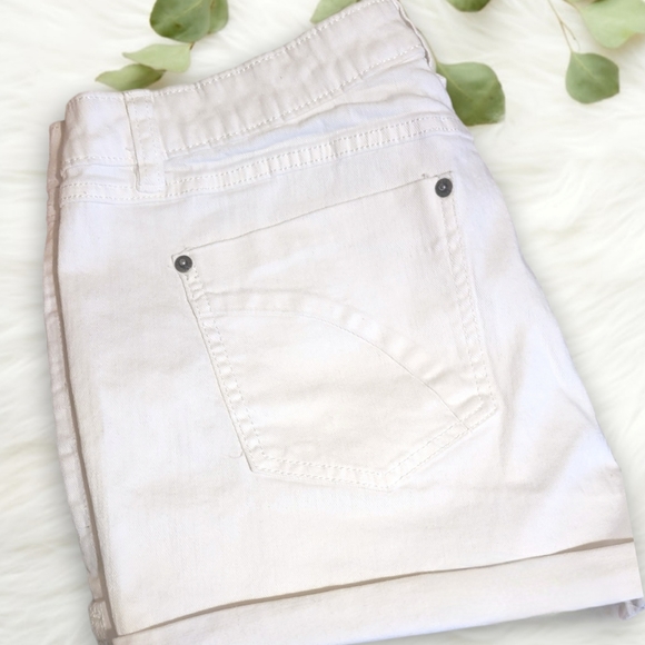 ELLE Womens White Denim Mid-Rise Shorts - Cuffed Hem - size 14 - Picture 6 of 8